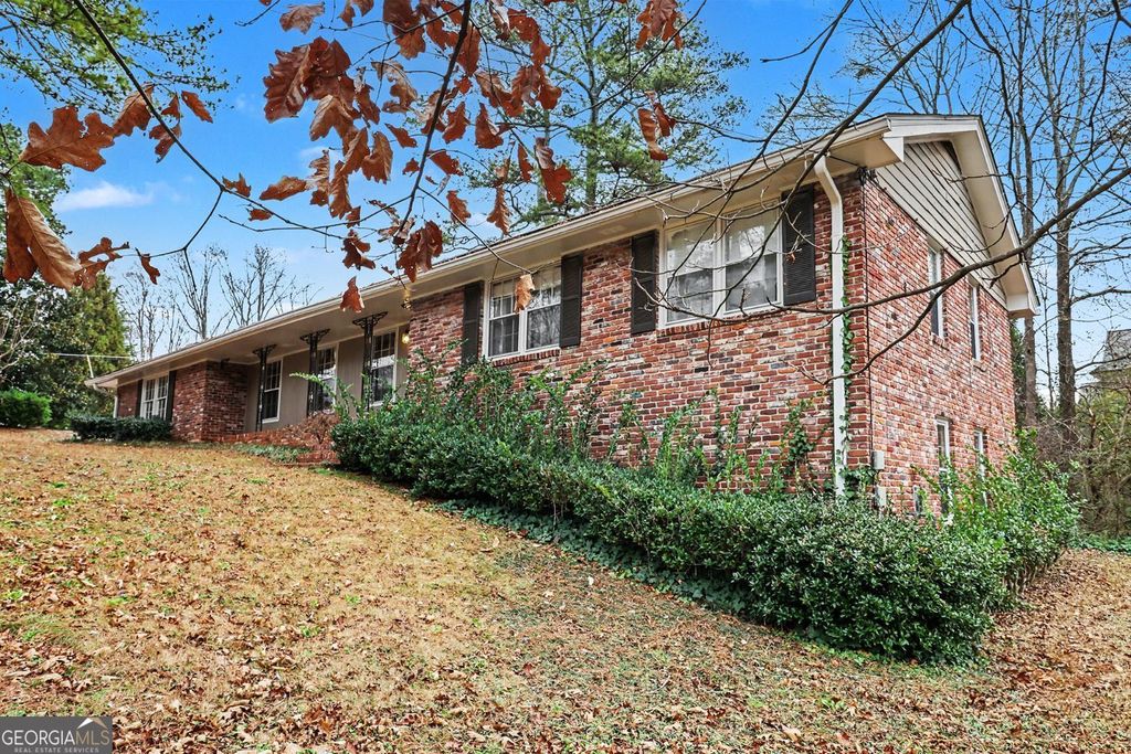 Photo of 2327 Bry Mar Drive NE, Atlanta, GA 30345 (MLS # 10669736)