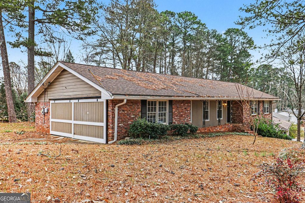 Photo of 2327 Bry Mar Drive NE, Atlanta, GA 30345 (MLS # 10669736)