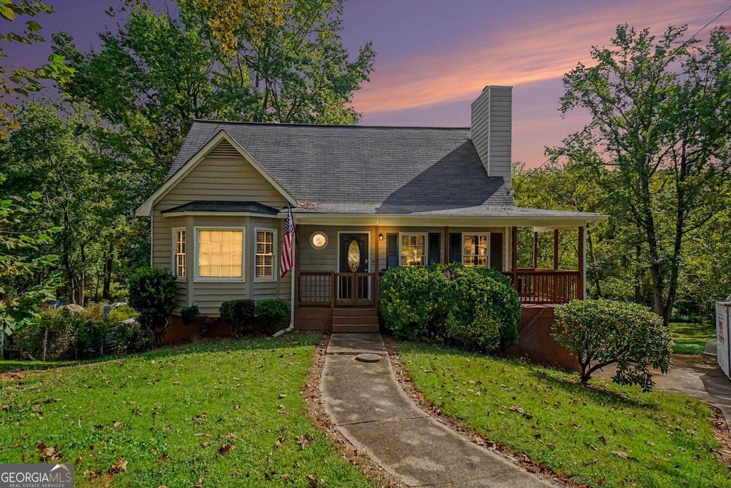 Photo of 481 Don Circle SW, Marietta, GA 30064 (MLS # 10866627)