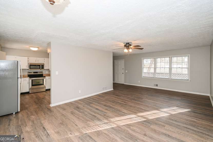 3406 Blackberry LN