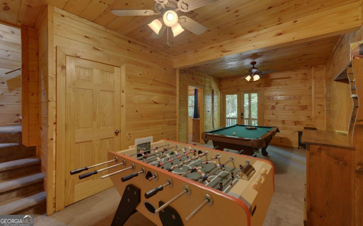 890 Mountain Lake CIR