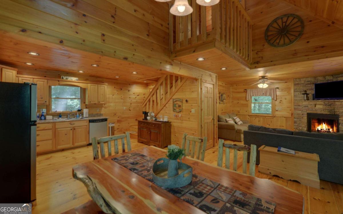 890 Mountain Lake CIR