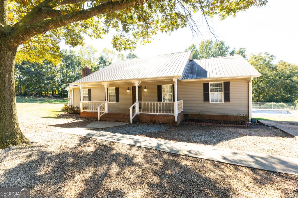 Photo of 81 Peeples Street, Canon, GA 30520 (MLS # 10837948)