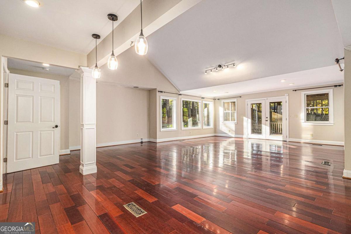 3297 Post Oak Tritt RD