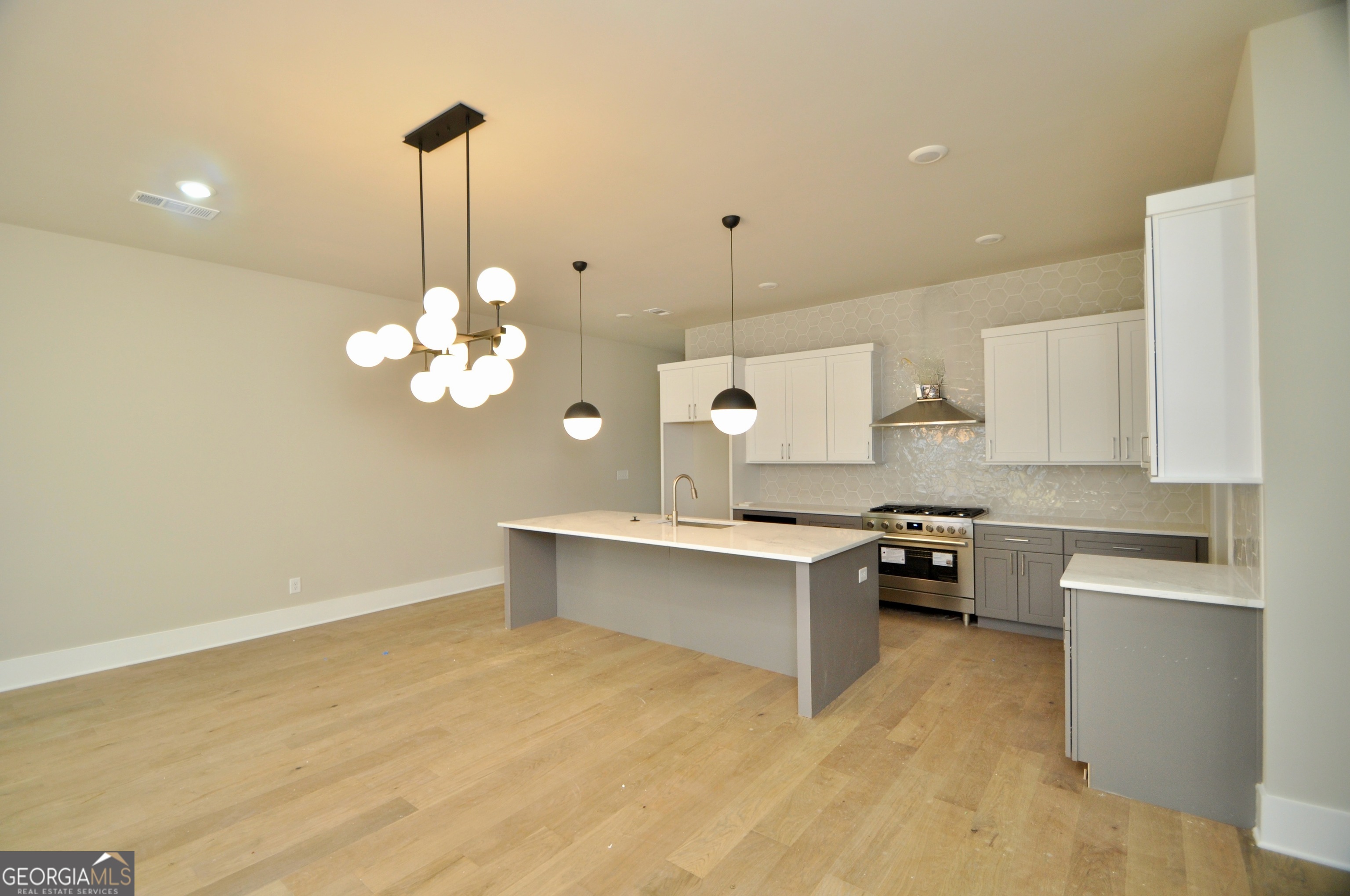 1311 Watson LN E8