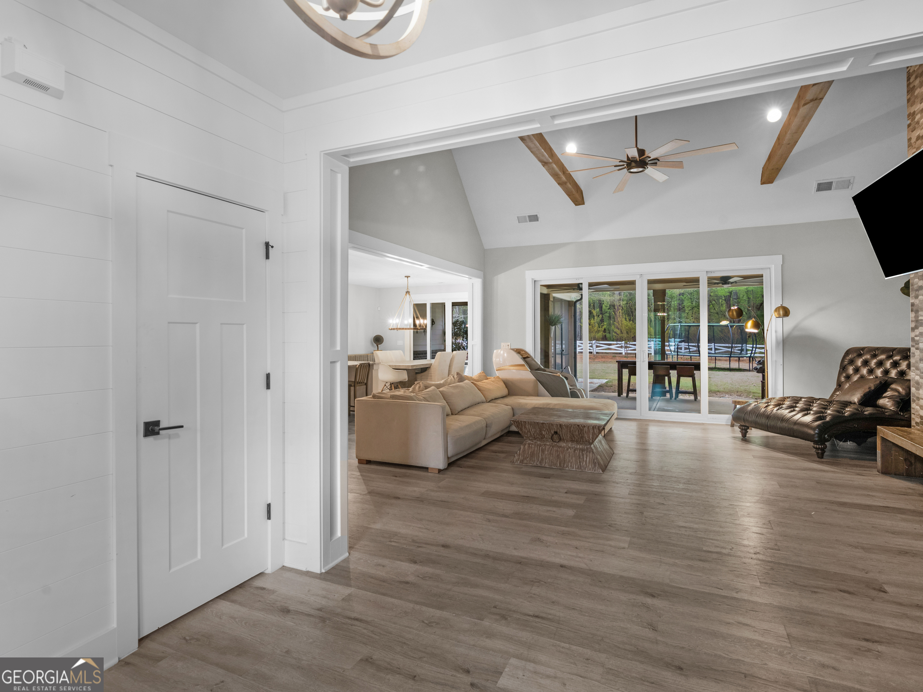 319 S Mount Carmel RD