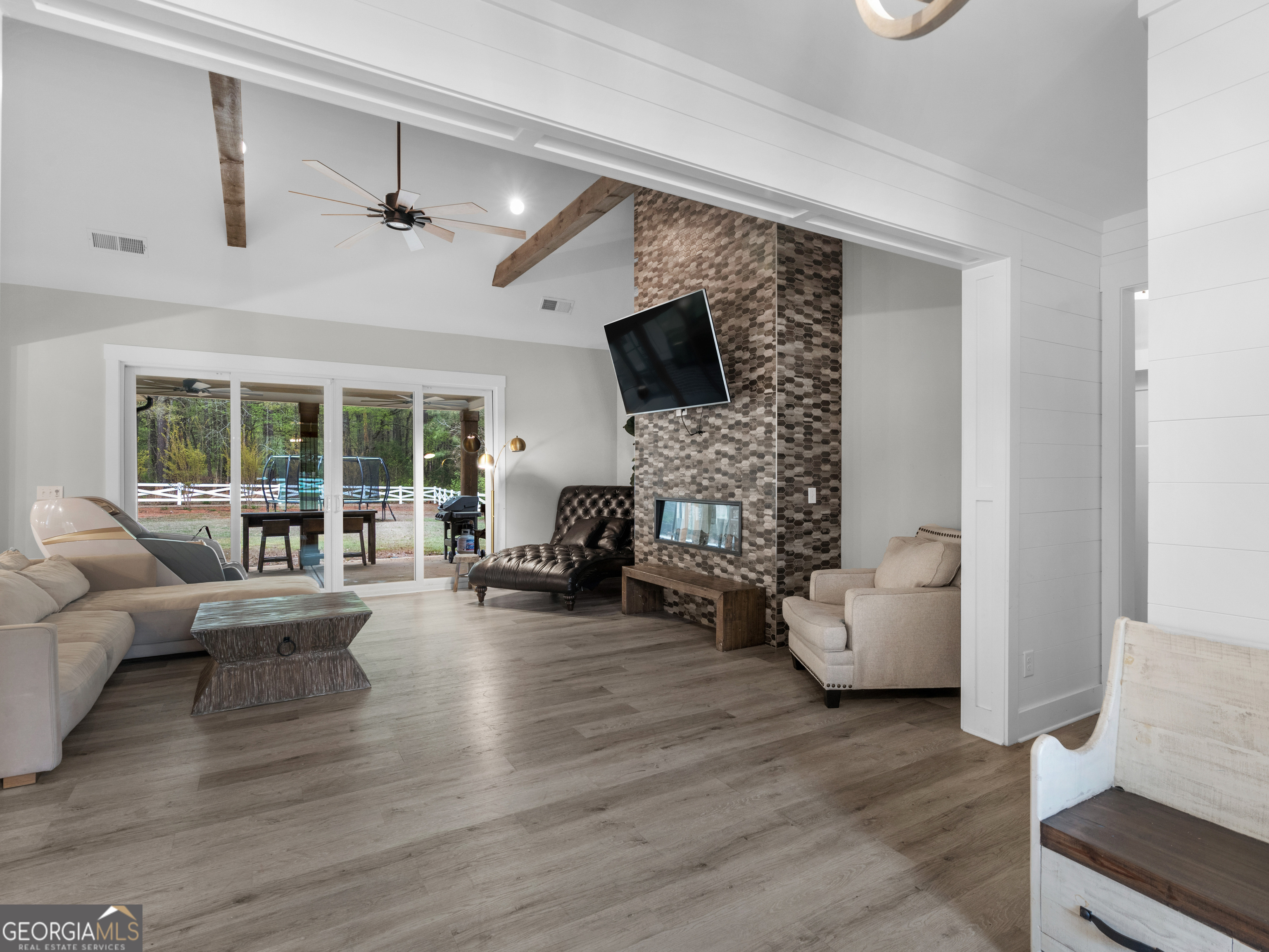 319 S Mount Carmel RD