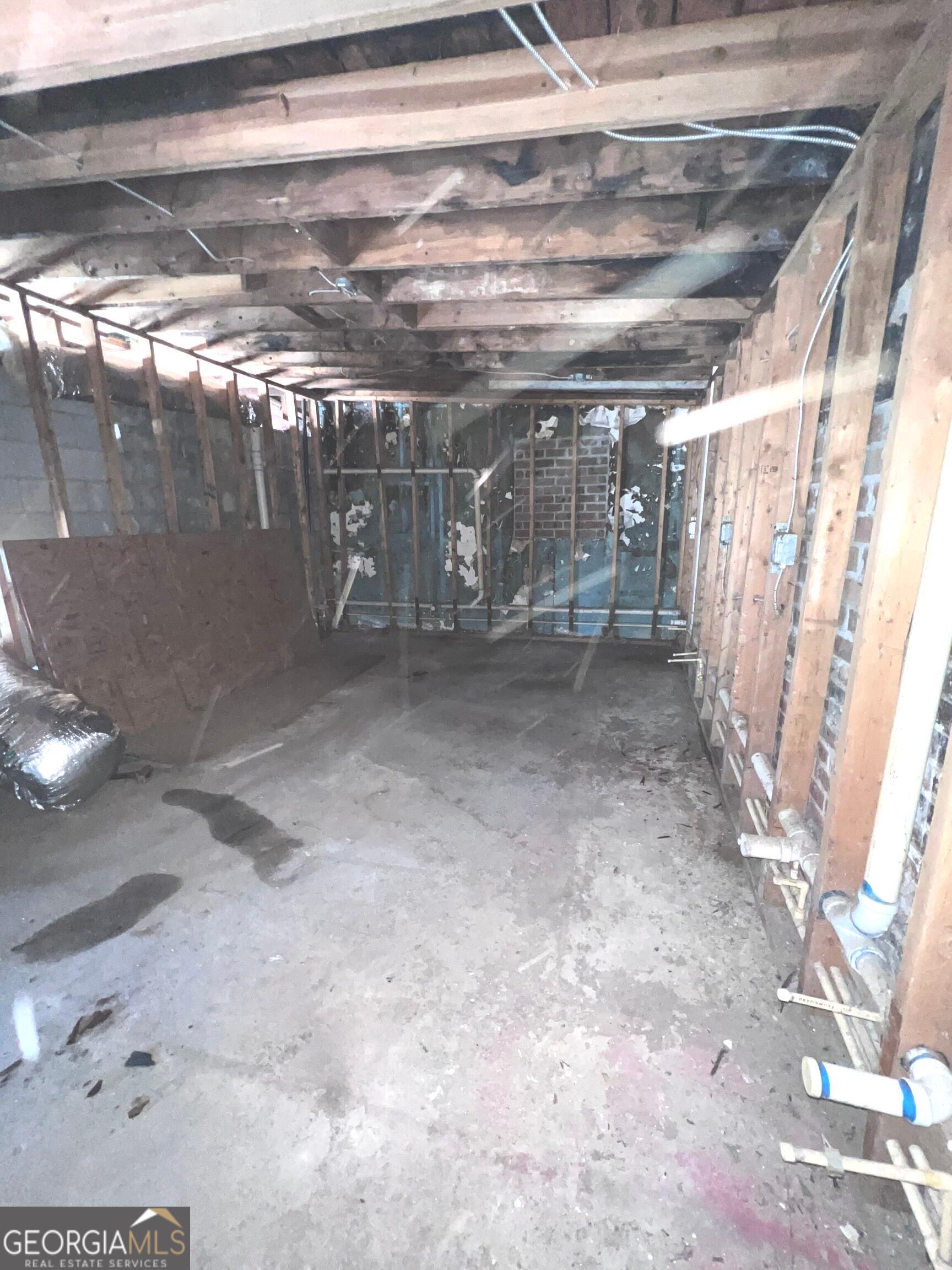 C409 - Commercial Sale