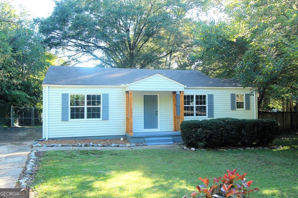 Photo of 1824 Crestridge Drive SE, Marietta, GA 30067 (MLS # 10682847)