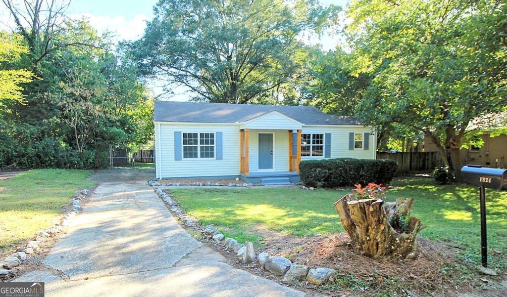 Photo of 1824 Crestridge Drive SE, Marietta, GA 30067 (MLS # 10682847)