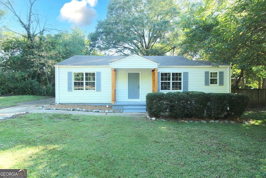 Photo of 1824 Crestridge Drive SE, Marietta, GA 30067 (MLS # 10682847)