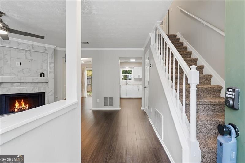 2911 Aspen Woods Entry