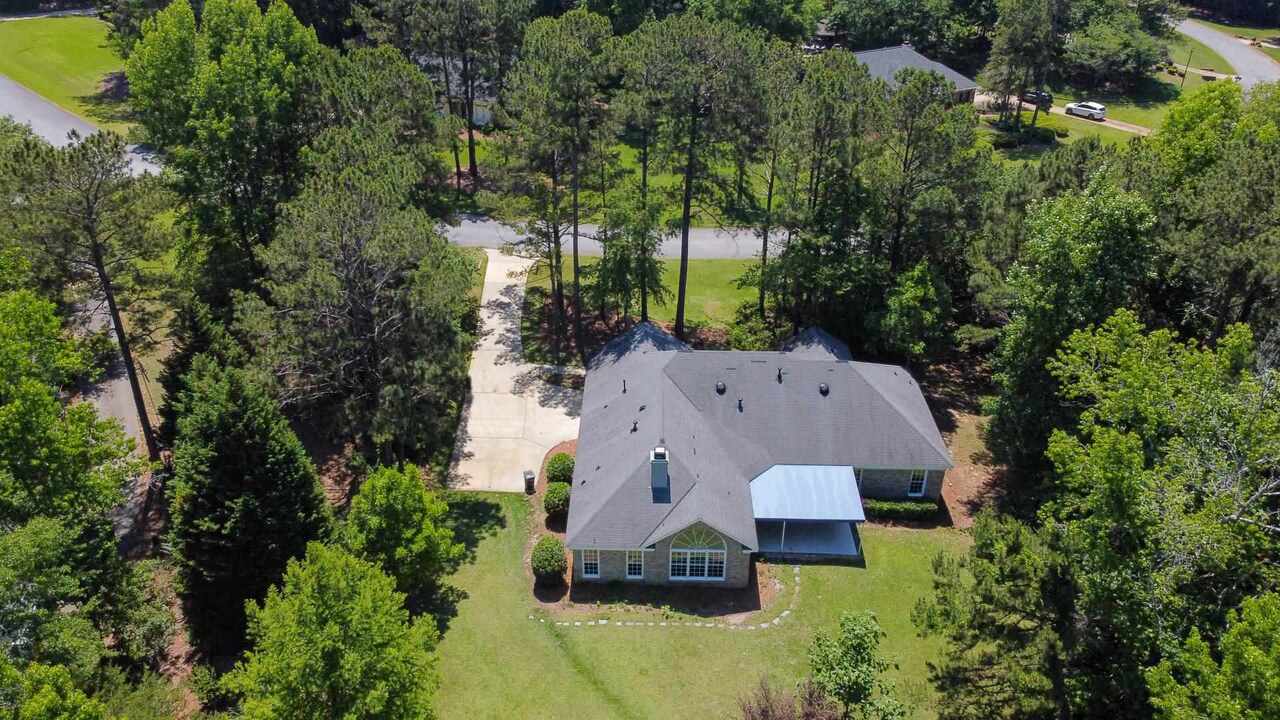 WOW!GORGEOUS FULLY RENOVATED VERY SPACIOUS RANCH HOME*NO EXPENSE SPARED IN MAKING THIS THE ABSOLUTE MODEL HOME*NEW INTERIOR PAINT*KITCHEN WITH HIGH END S.S. APPLIANCES*ALL NEW UPGRADED LIGHT FIXTURES*VERY PRIVATE PARK LIKE BACKYARD*A MUST SEE!!!