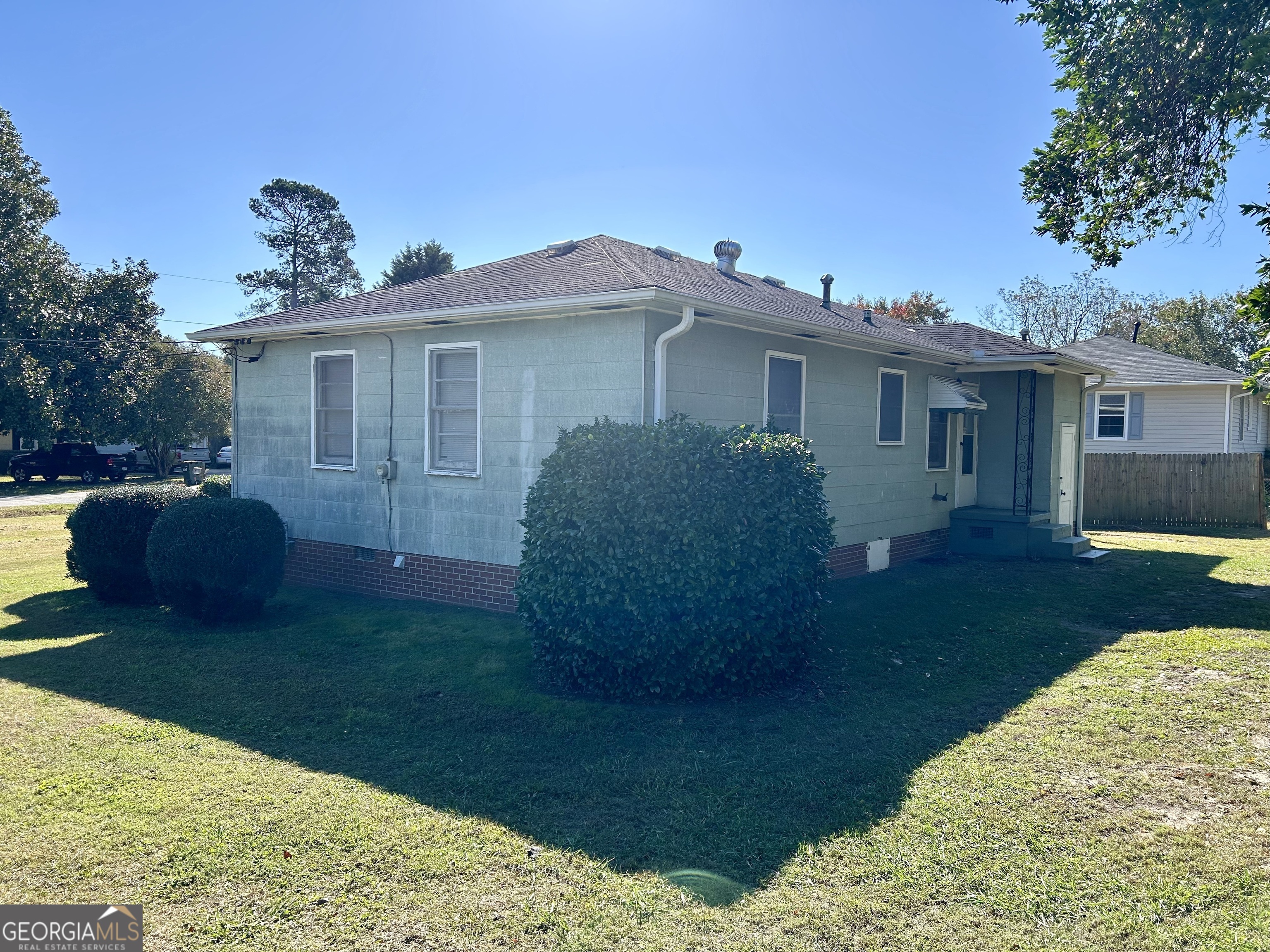 122 Gloria DR