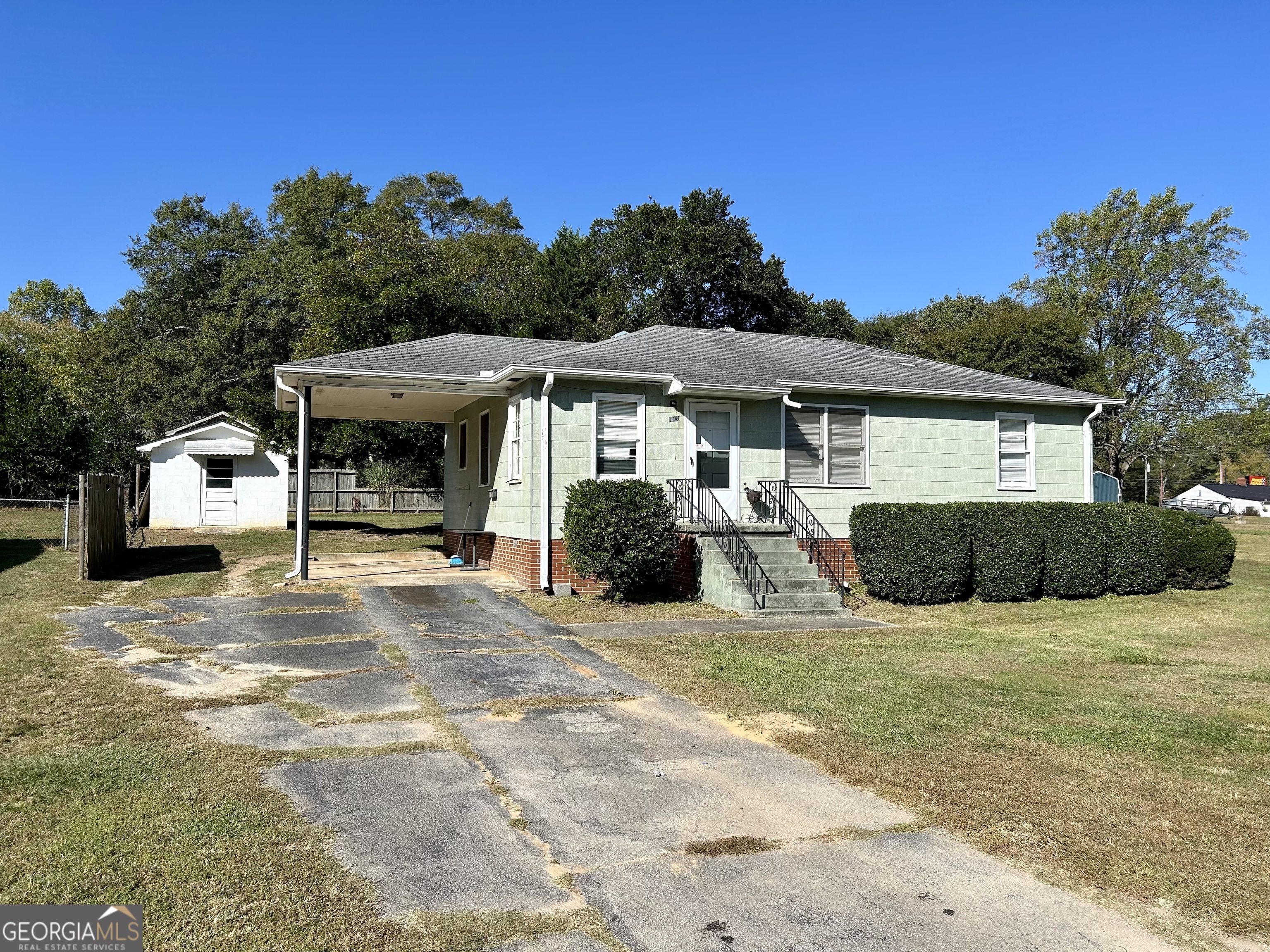 122 Gloria DR