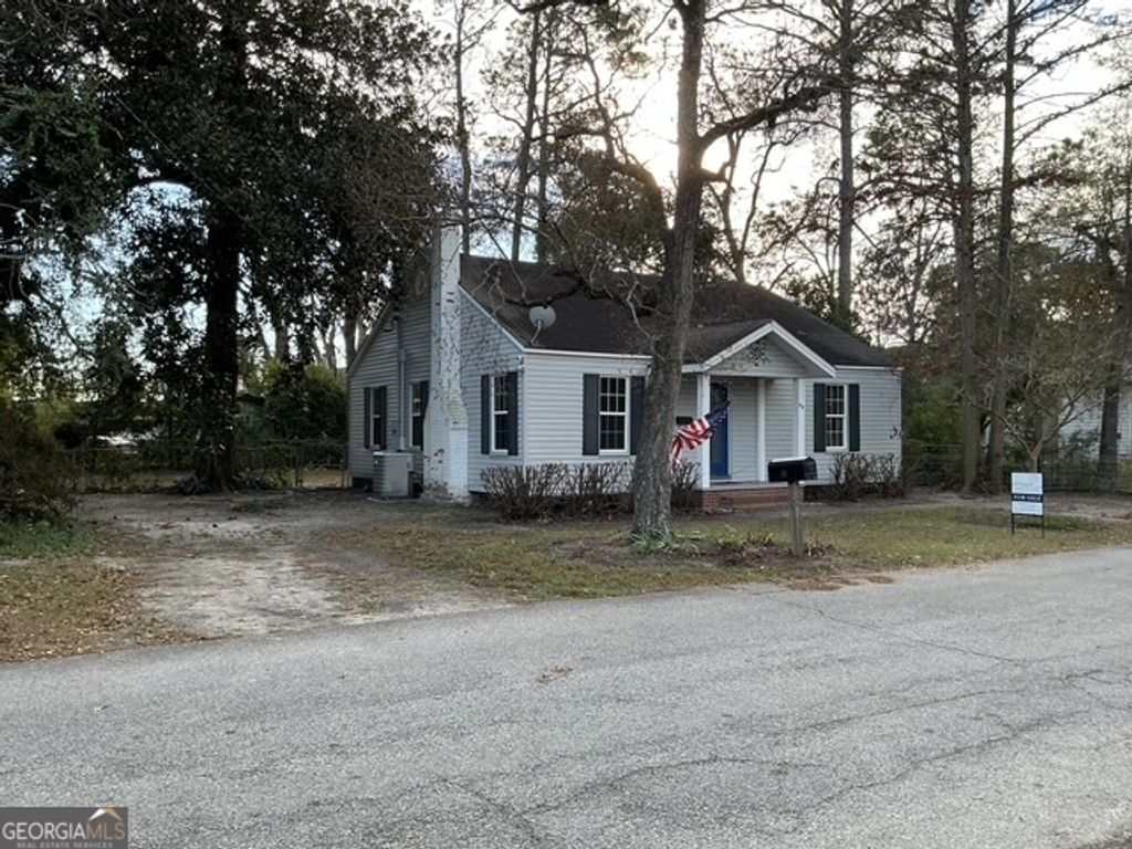 Photo of 89 W IVEY St, Baxley, GA 31513 (MLS # 10662849)
