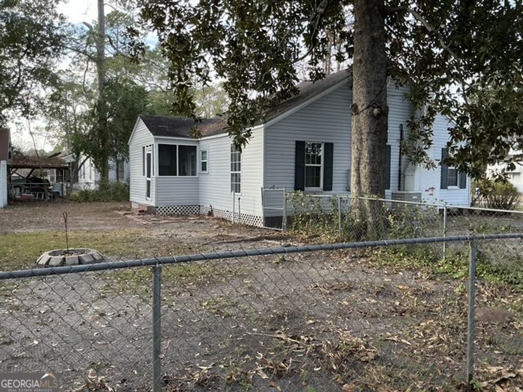 Photo of 89 W IVEY St, Baxley, GA 31513 (MLS # 10662849)