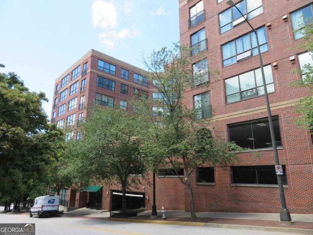 Photo of 115 W Peachtree Place NW #702, Atlanta, GA 30313 (MLS # 10795642)