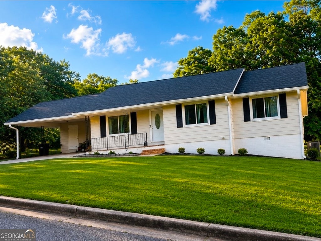 Photo of 110 Point View Court, Tyrone, GA 30290 (MLS # 10799188)