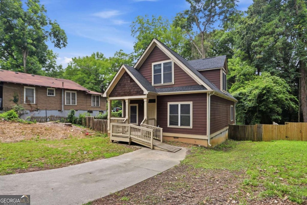 Photo of 562 Woodlawn Avenue NW, Atlanta, GA 30318 (MLS # 10795548)