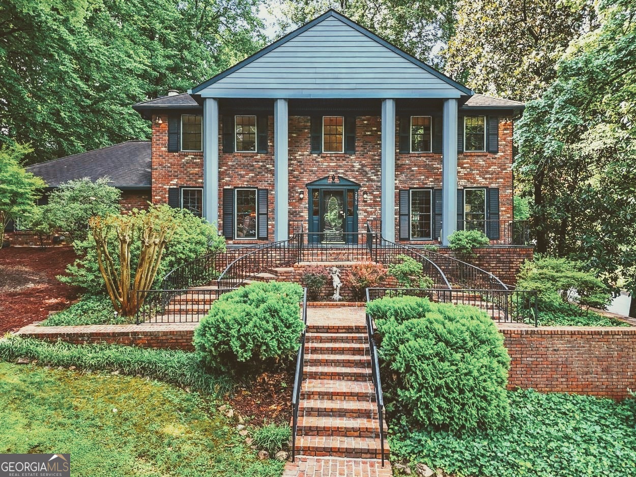 2875 NE Guinevere DR