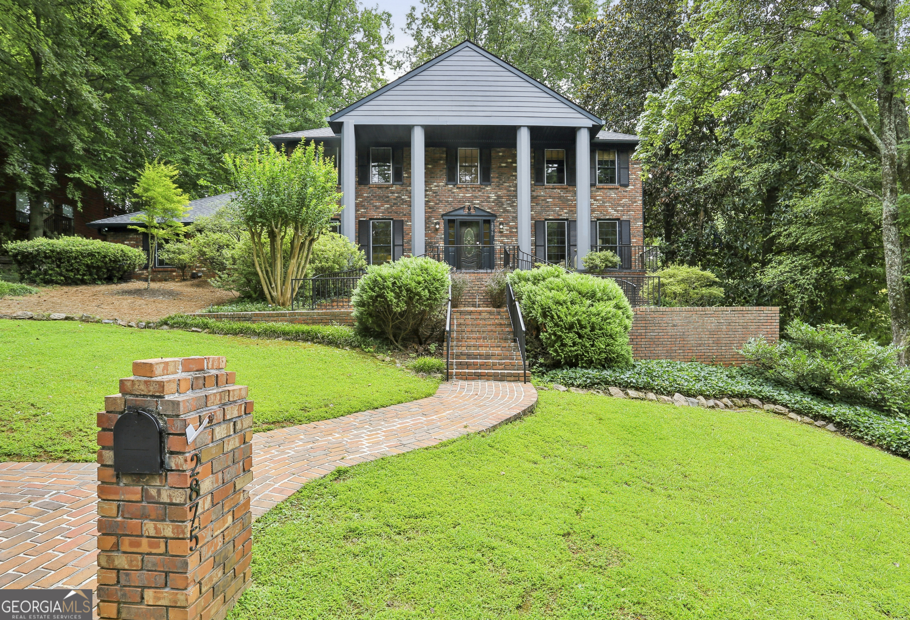 2875 NE Guinevere DR