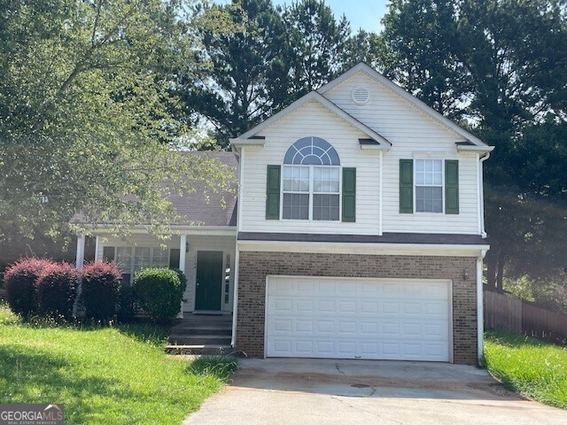 3BDRM, 2 BA Home in Jonesboro Near Tara Blvd. AVAILABLE NOW!