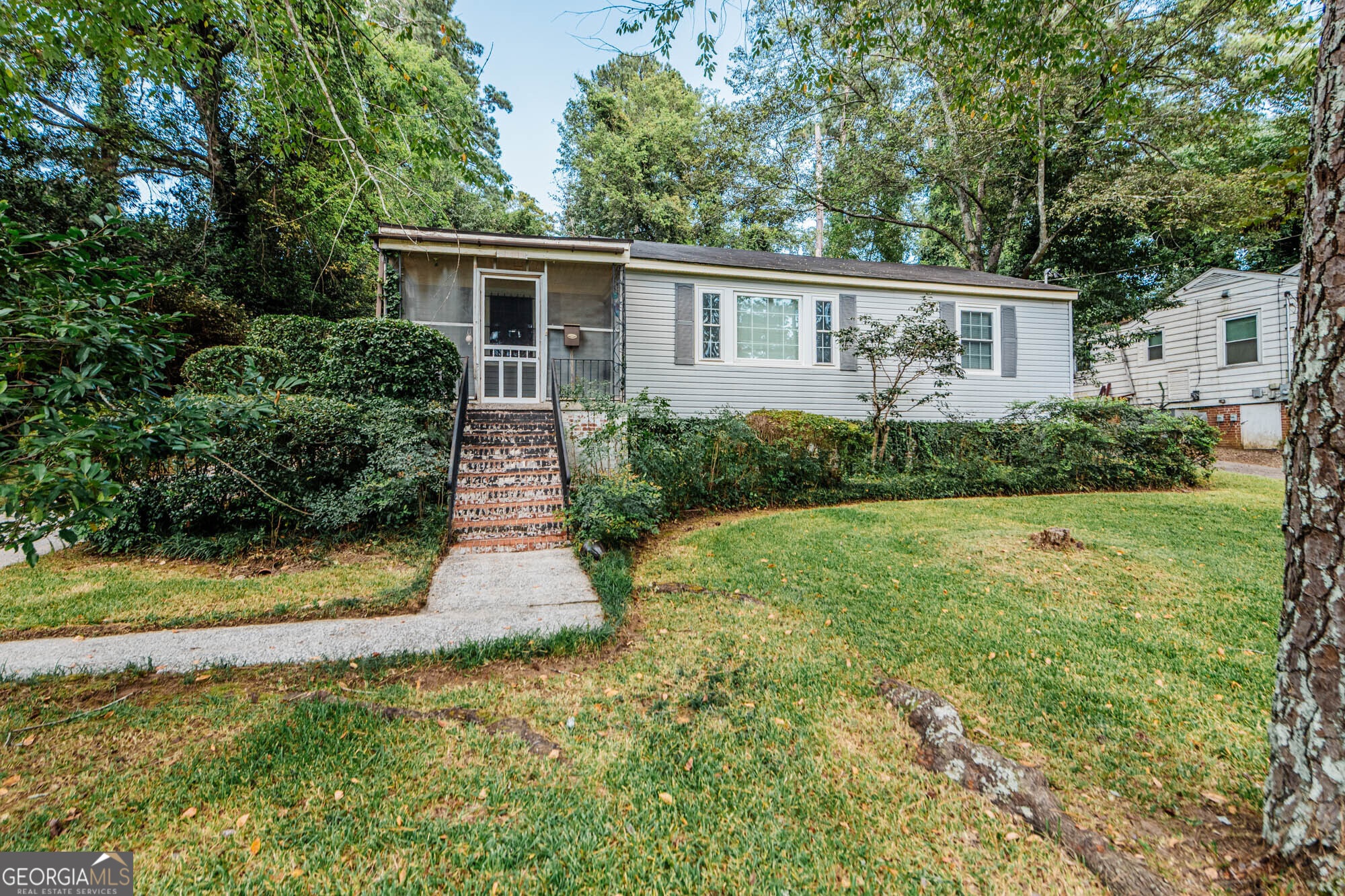1950 Bungalow with fenced backyard. Oak floors throughout majority of house. Very large family room with wood burning fireplace. Starter home and then keep it as your first investment property!