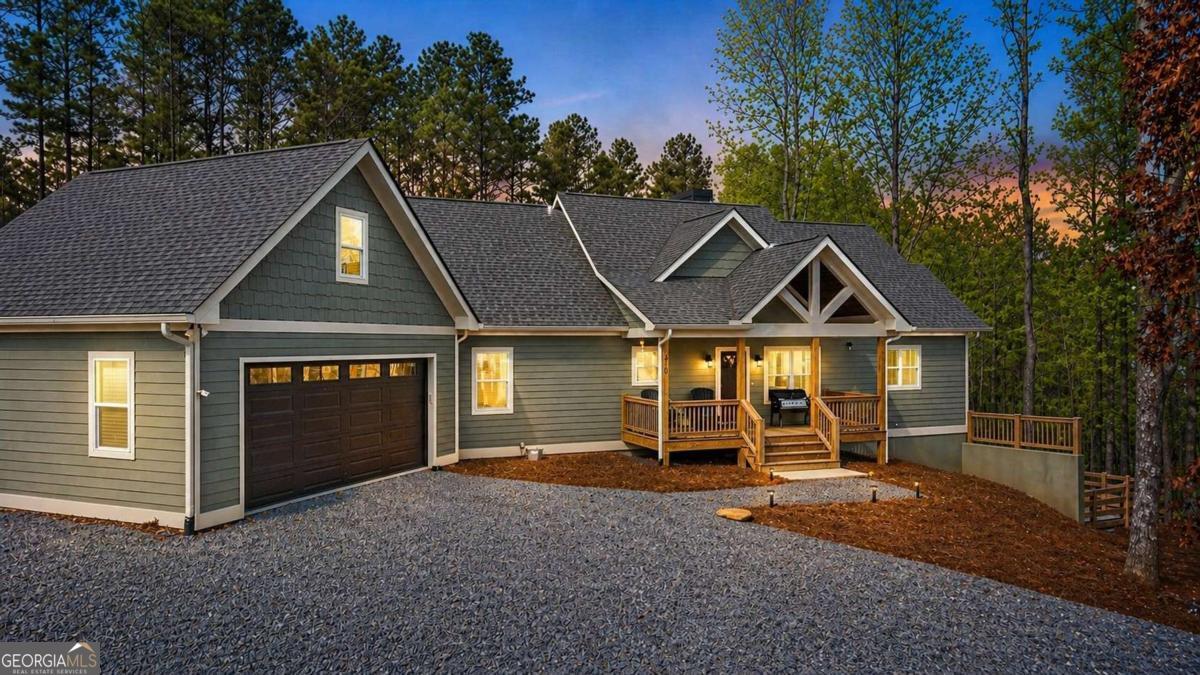 218 Oakwood LN