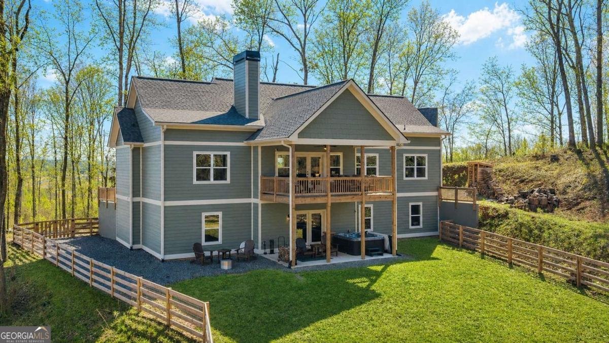 218 Oakwood LN