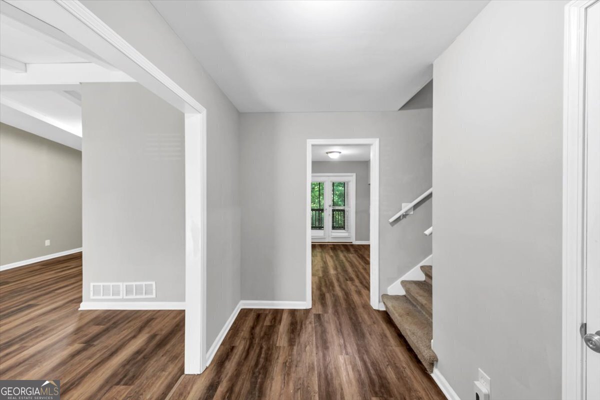 563 Navarre DR