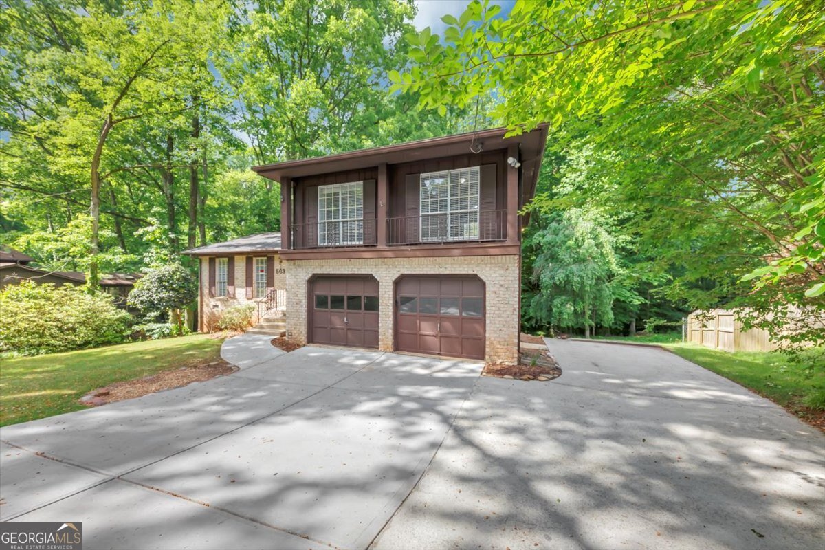 563 Navarre DR