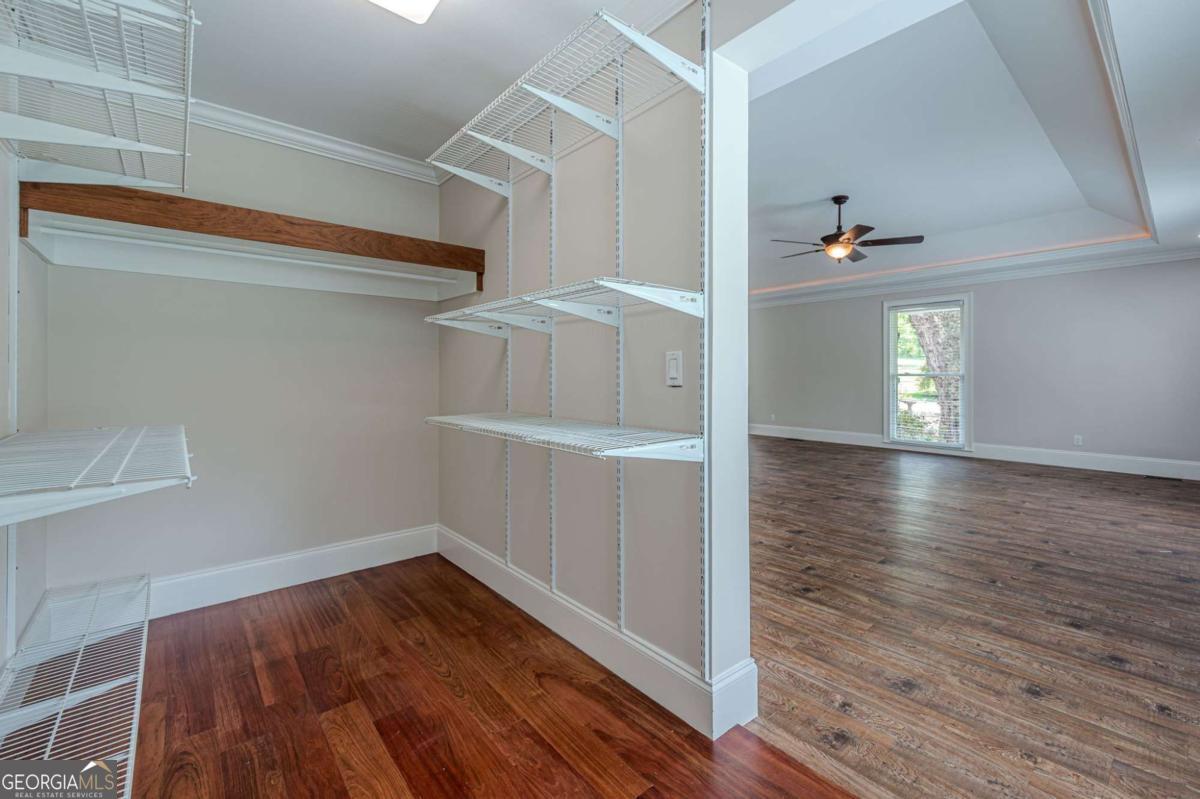 S Cherokee lane - Residential