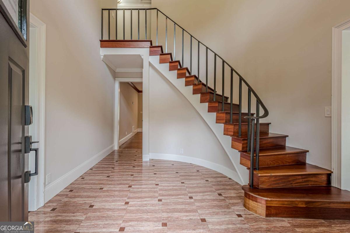 S Cherokee lane - Residential