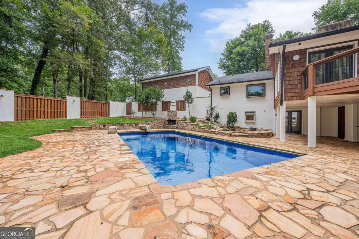 S Cherokee lane - Residential