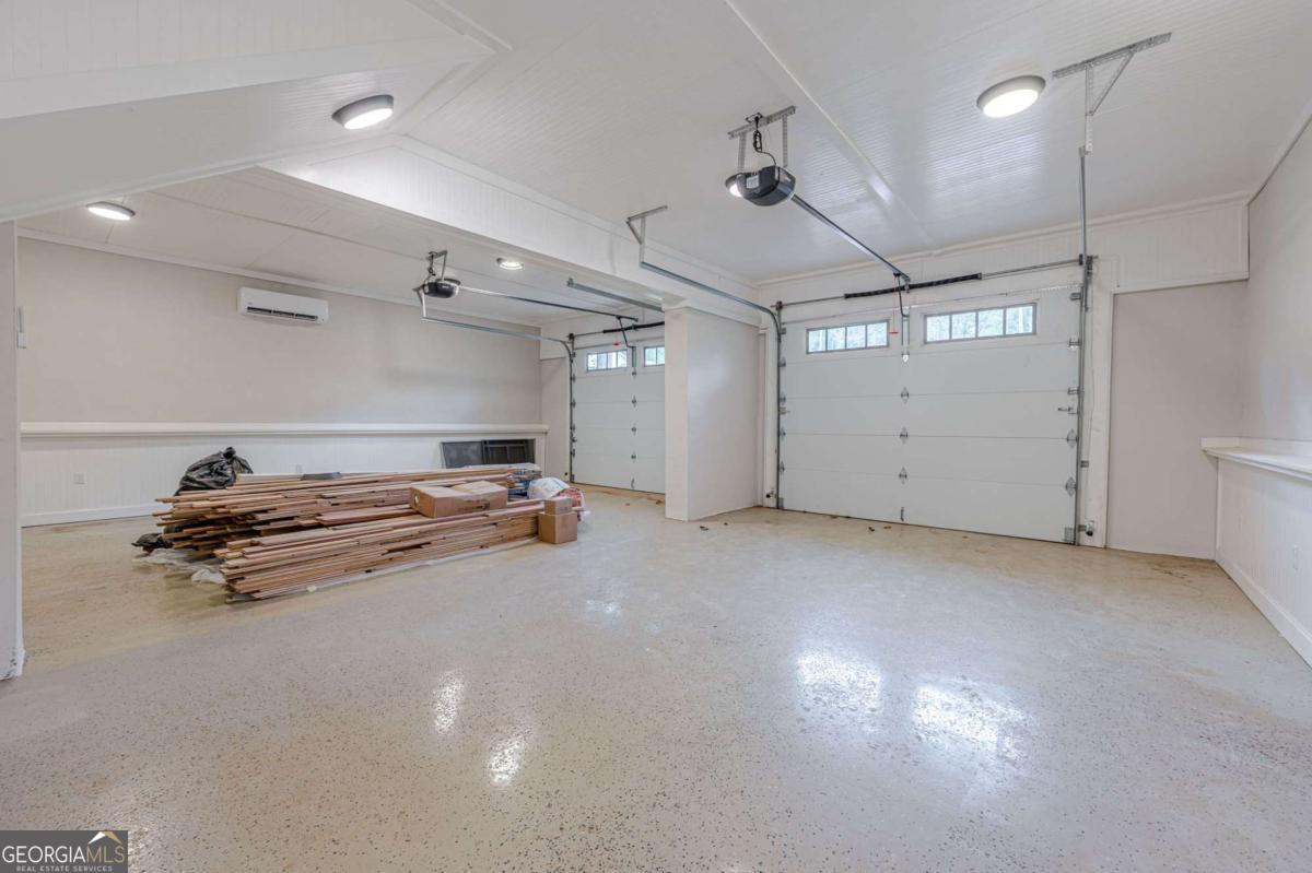 S Cherokee lane - Residential