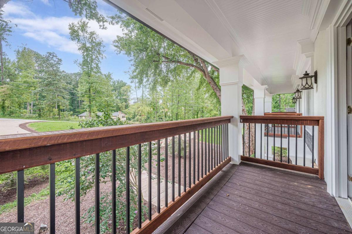 S Cherokee lane - Residential