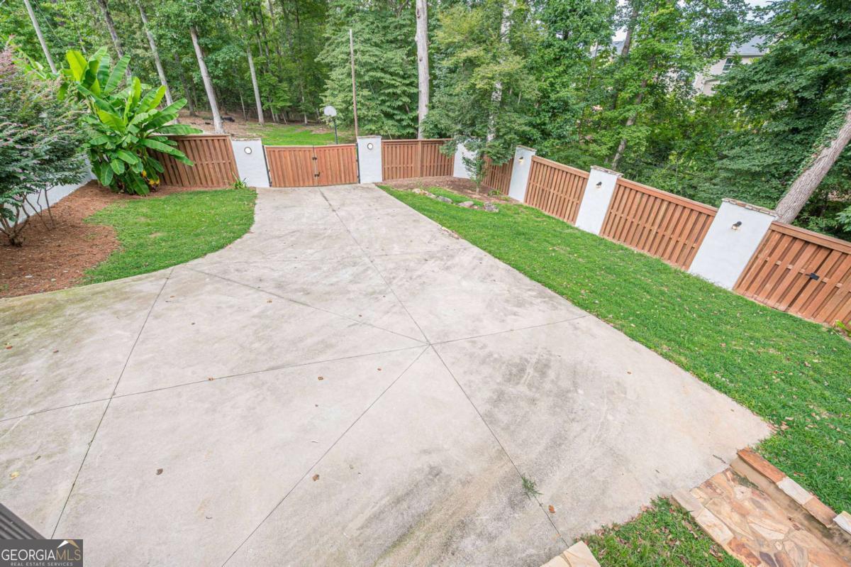 S Cherokee lane - Residential