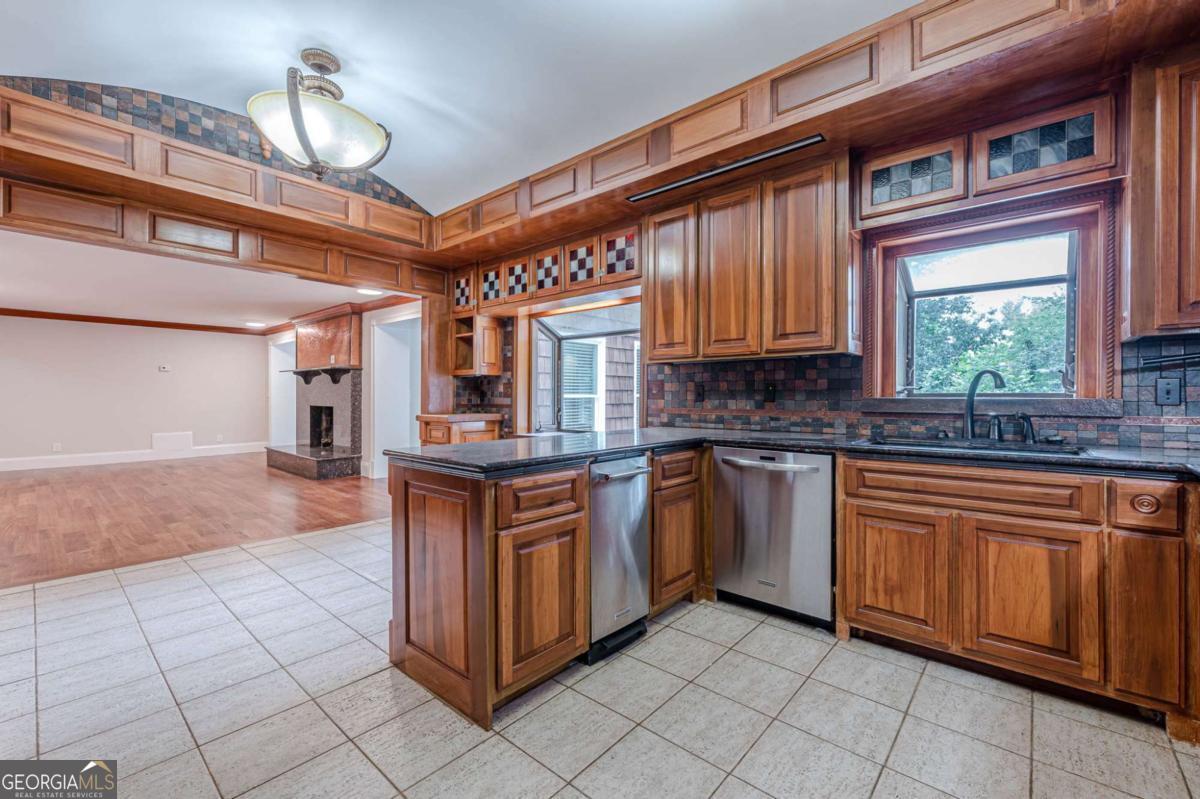 S Cherokee lane - Residential