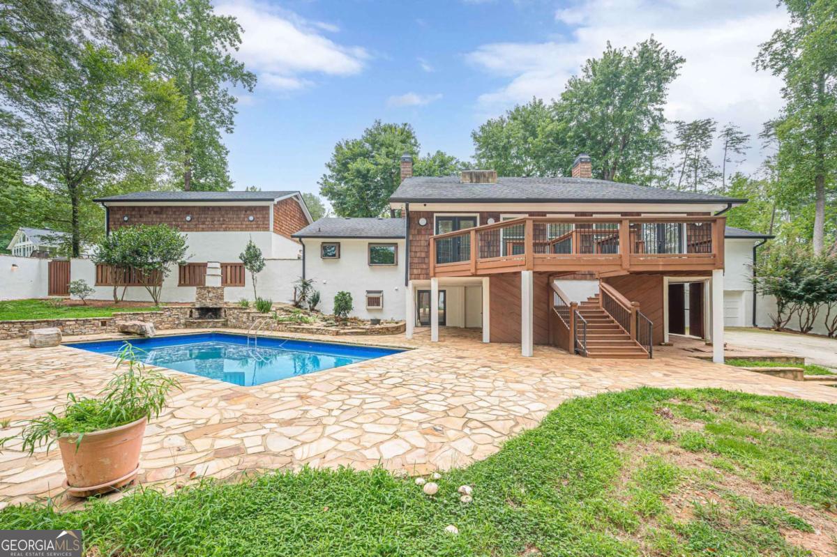 S Cherokee lane - Residential