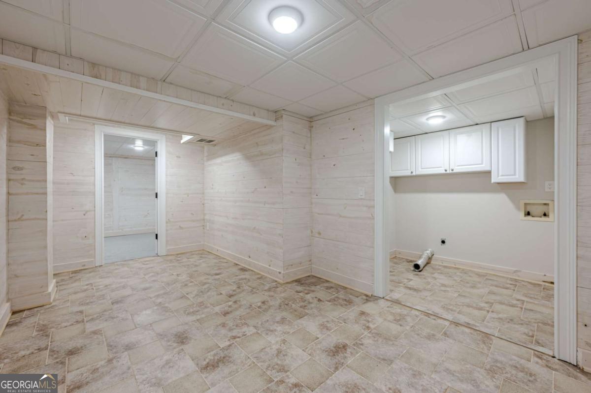 S Cherokee lane - Residential