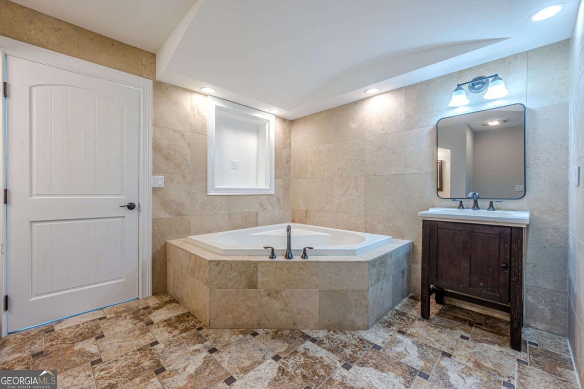 S Cherokee lane - Residential