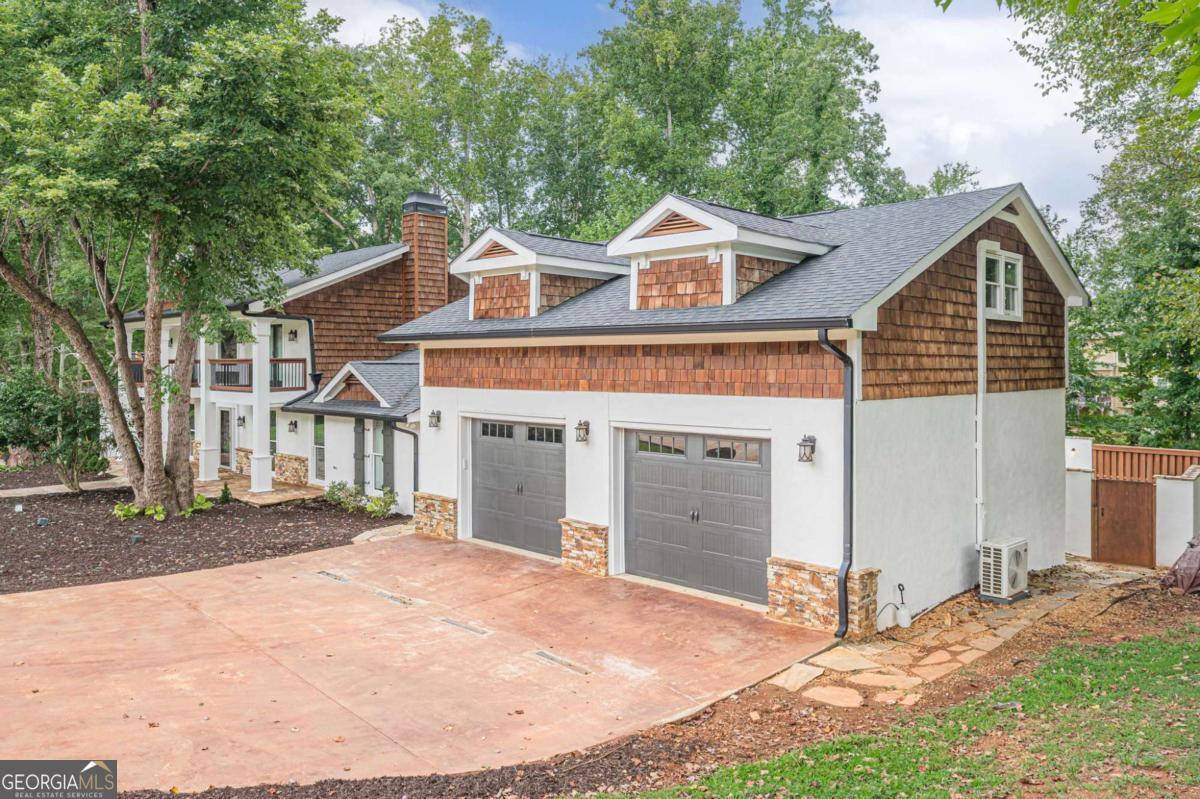 S Cherokee lane - Residential