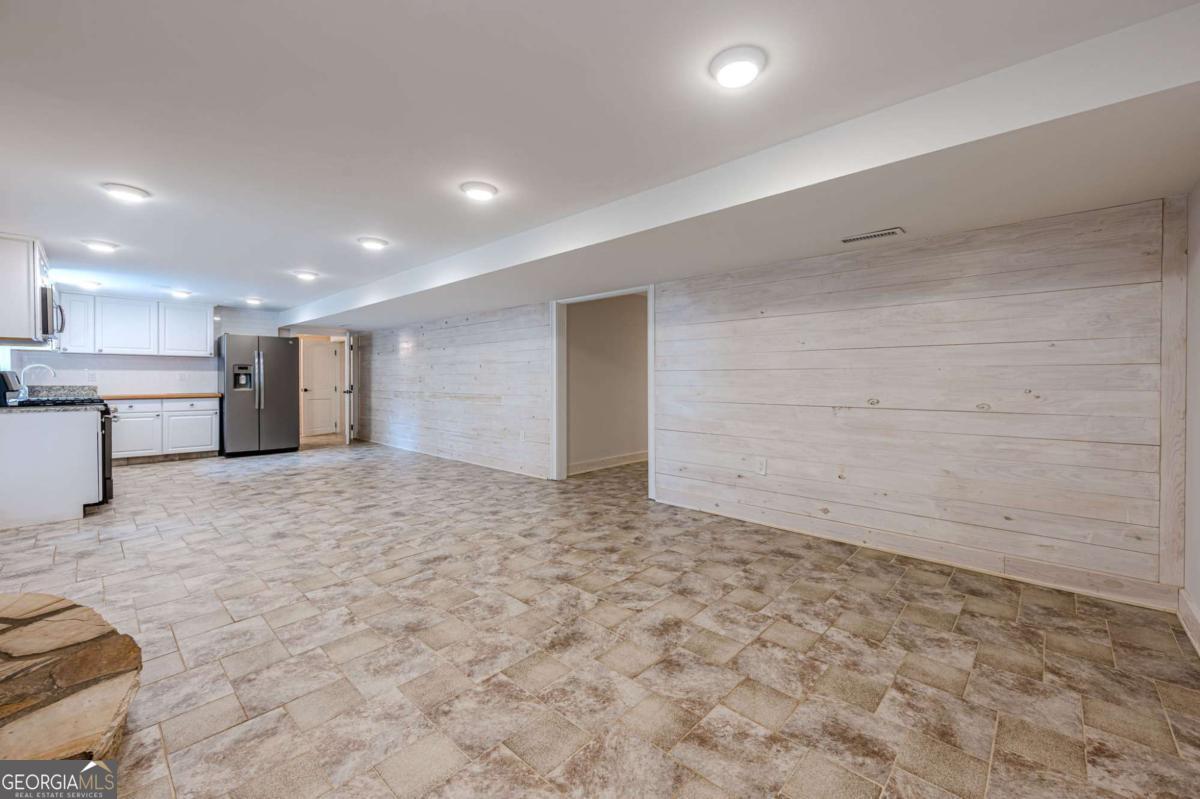 S Cherokee lane - Residential