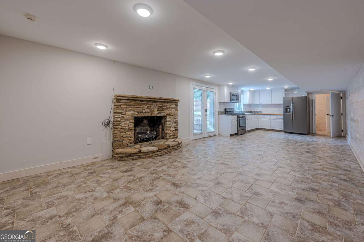 S Cherokee lane - Residential