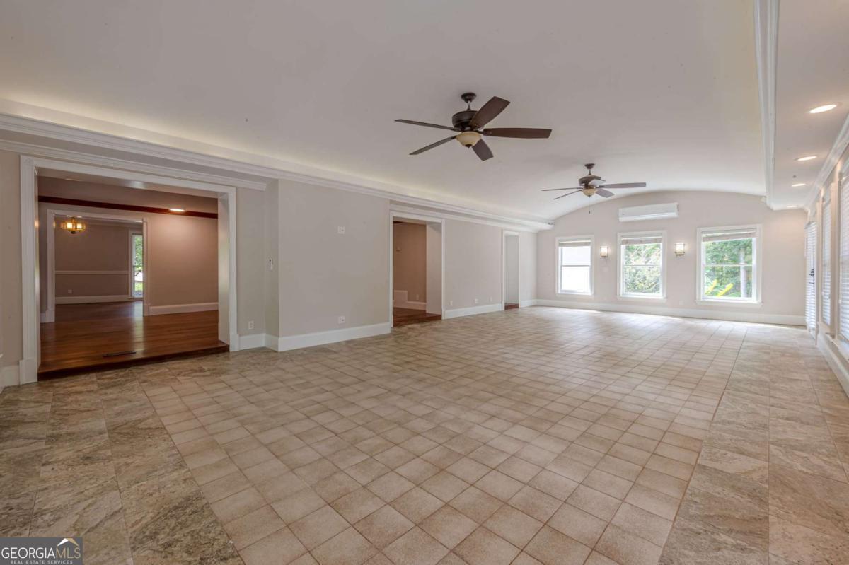 S Cherokee lane - Residential