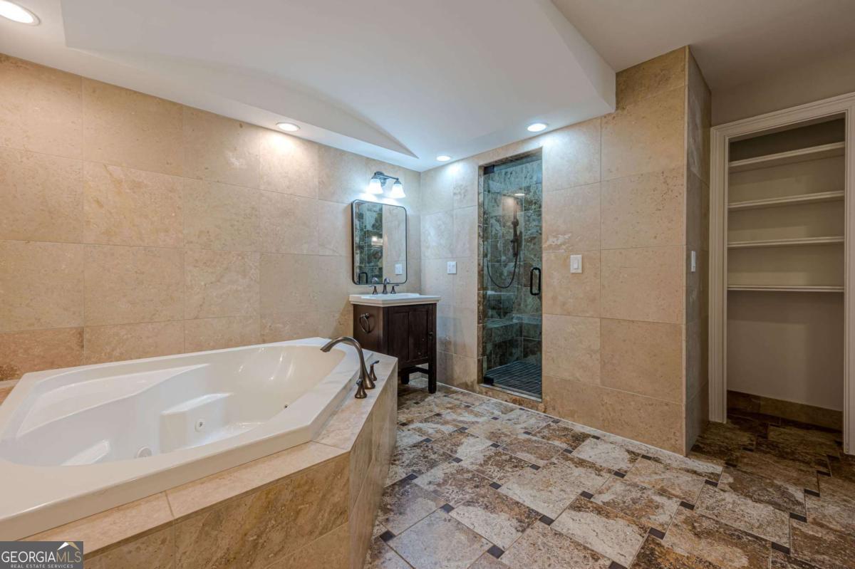 S Cherokee lane - Residential