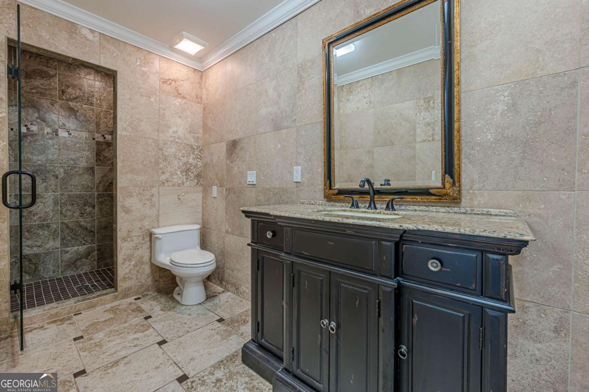 S Cherokee lane - Residential