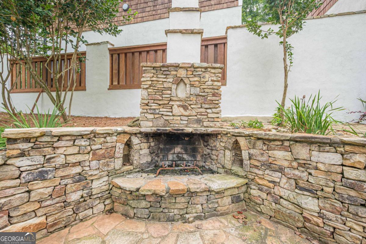 S Cherokee lane - Residential