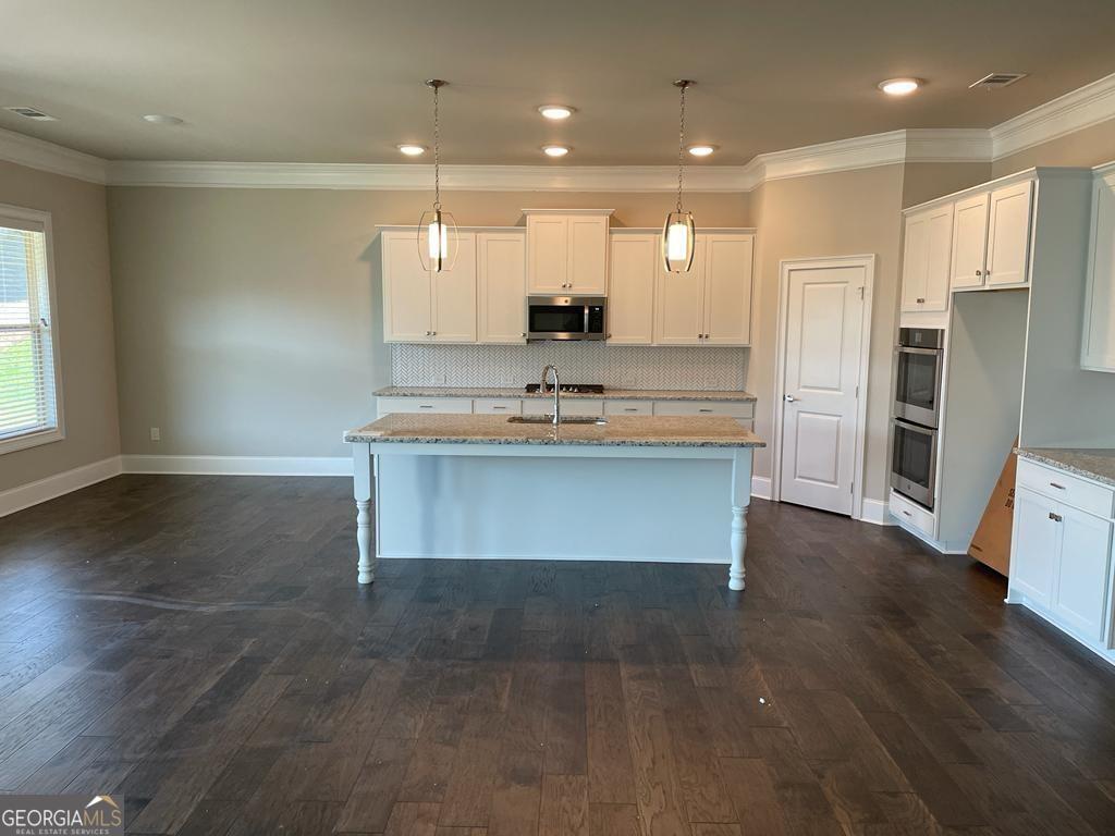 3810 Sierra Lake DR